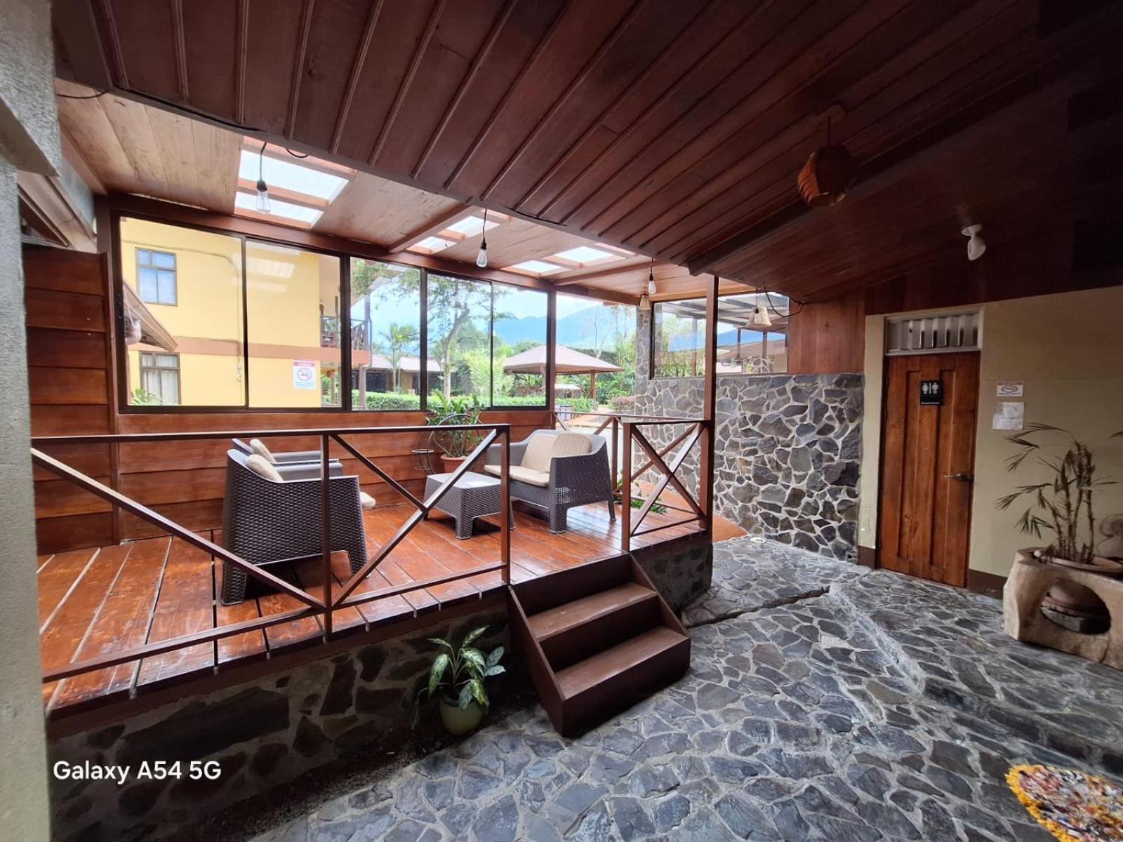 Hotel Iris Arenal La Fortuna Esterno foto