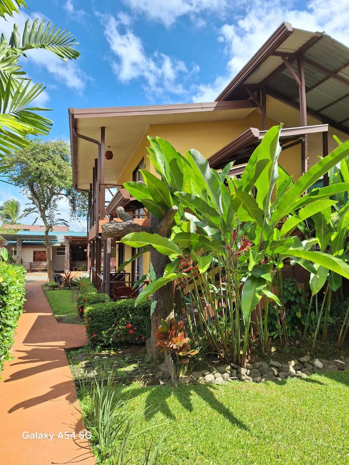 Hotel Iris Arenal La Fortuna Esterno foto