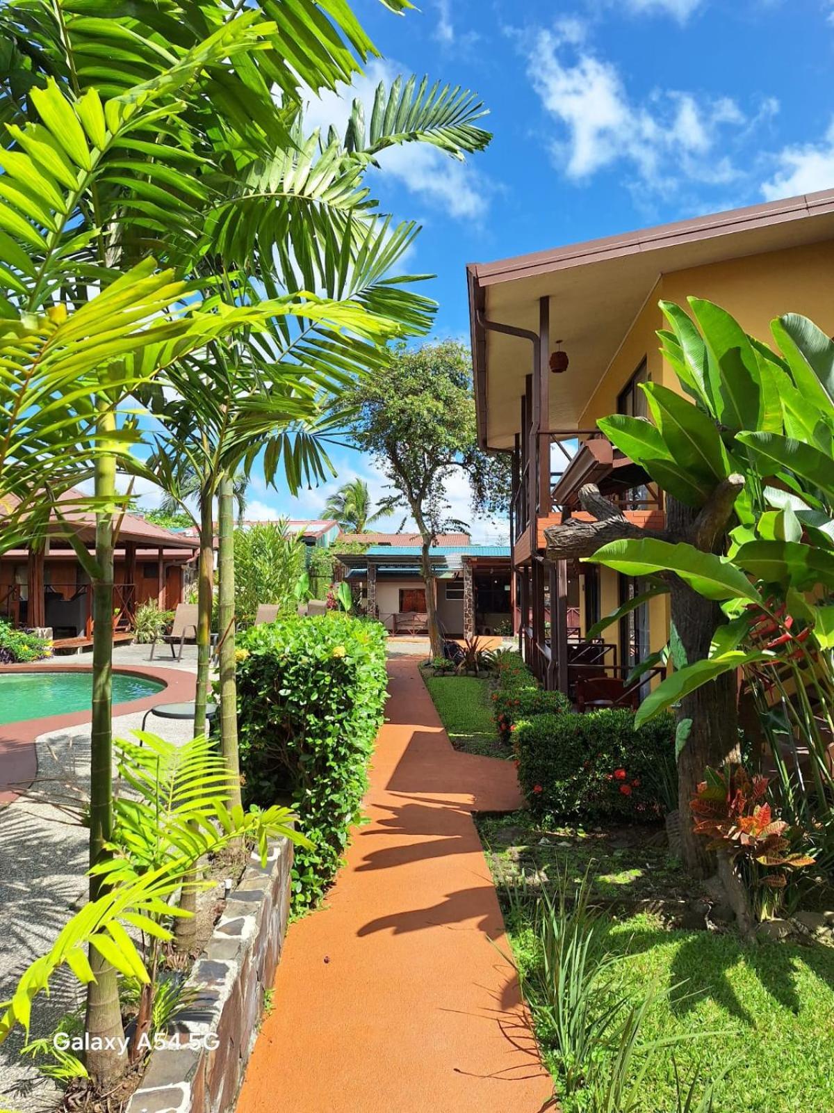 Hotel Iris Arenal La Fortuna Esterno foto