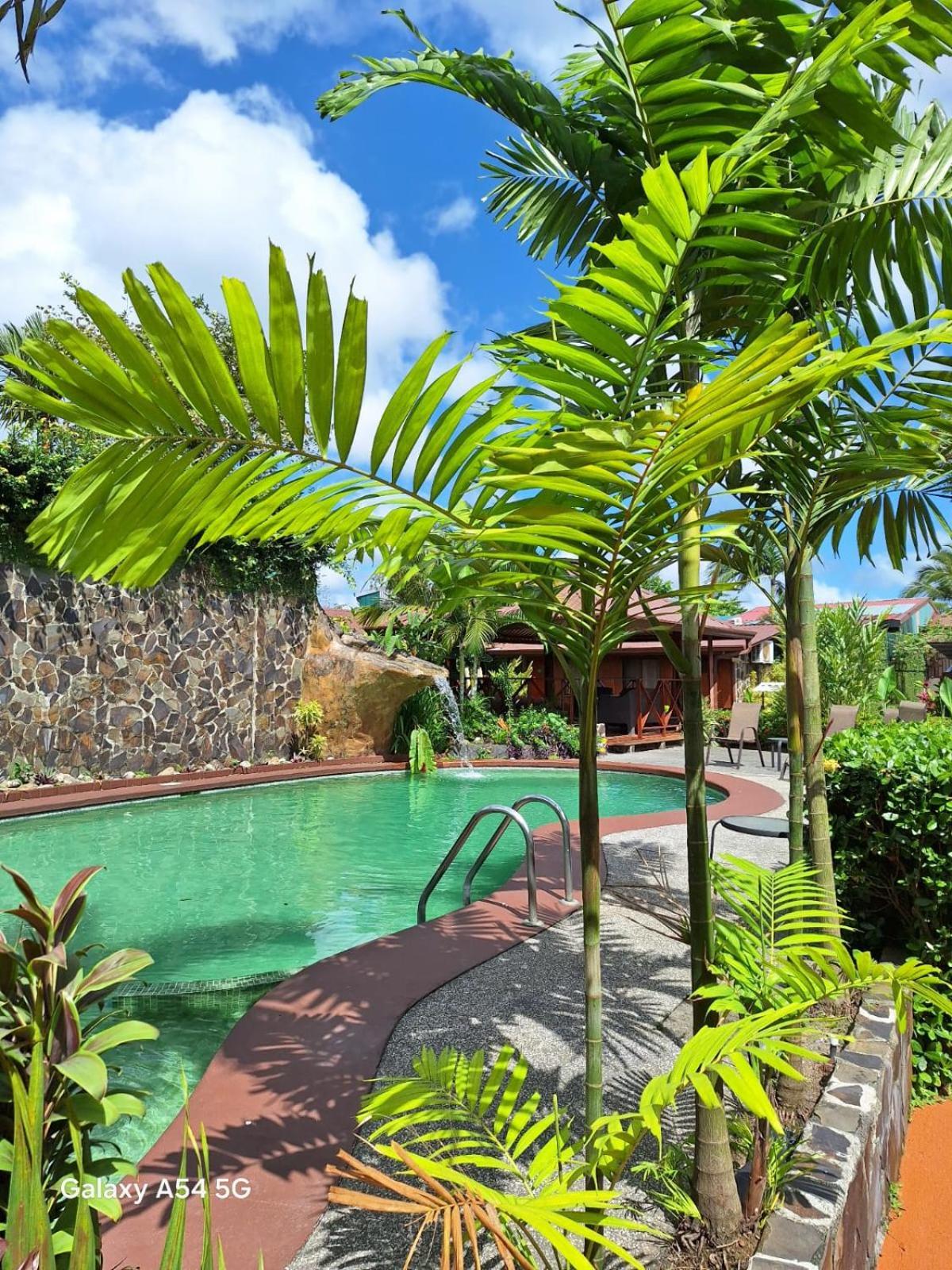 Hotel Iris Arenal La Fortuna Esterno foto