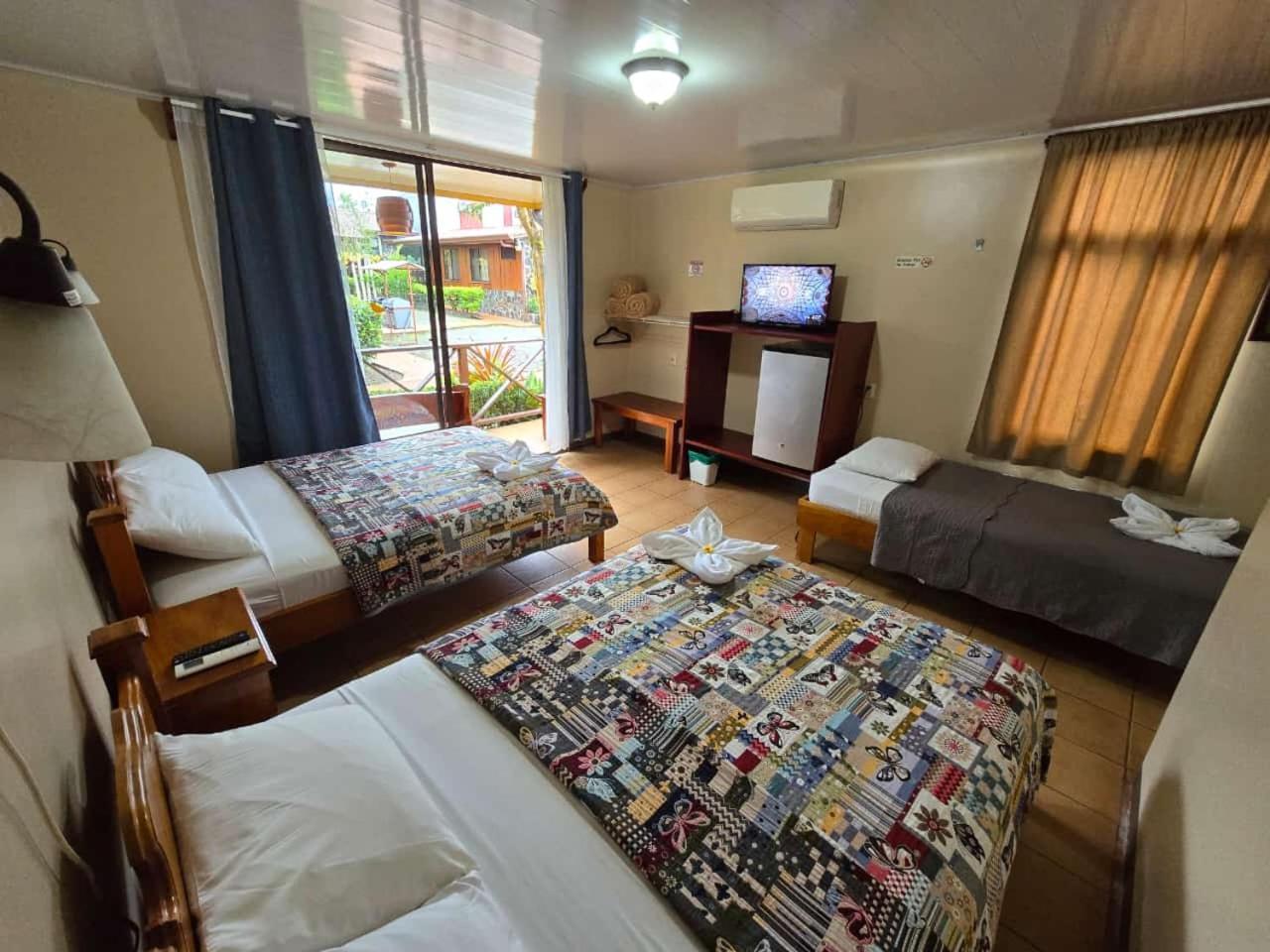 Hotel Iris Arenal La Fortuna Esterno foto