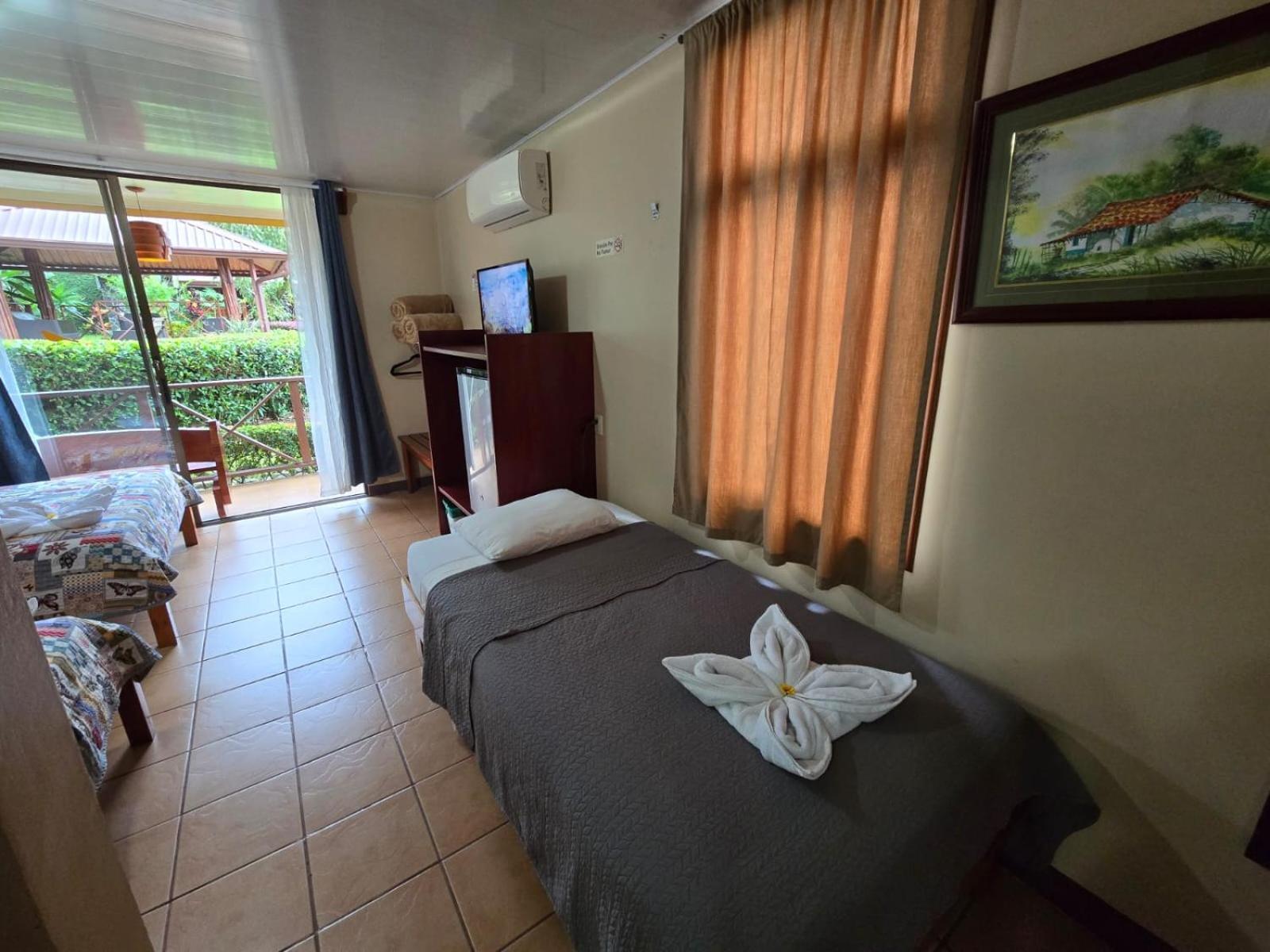 Hotel Iris Arenal La Fortuna Esterno foto