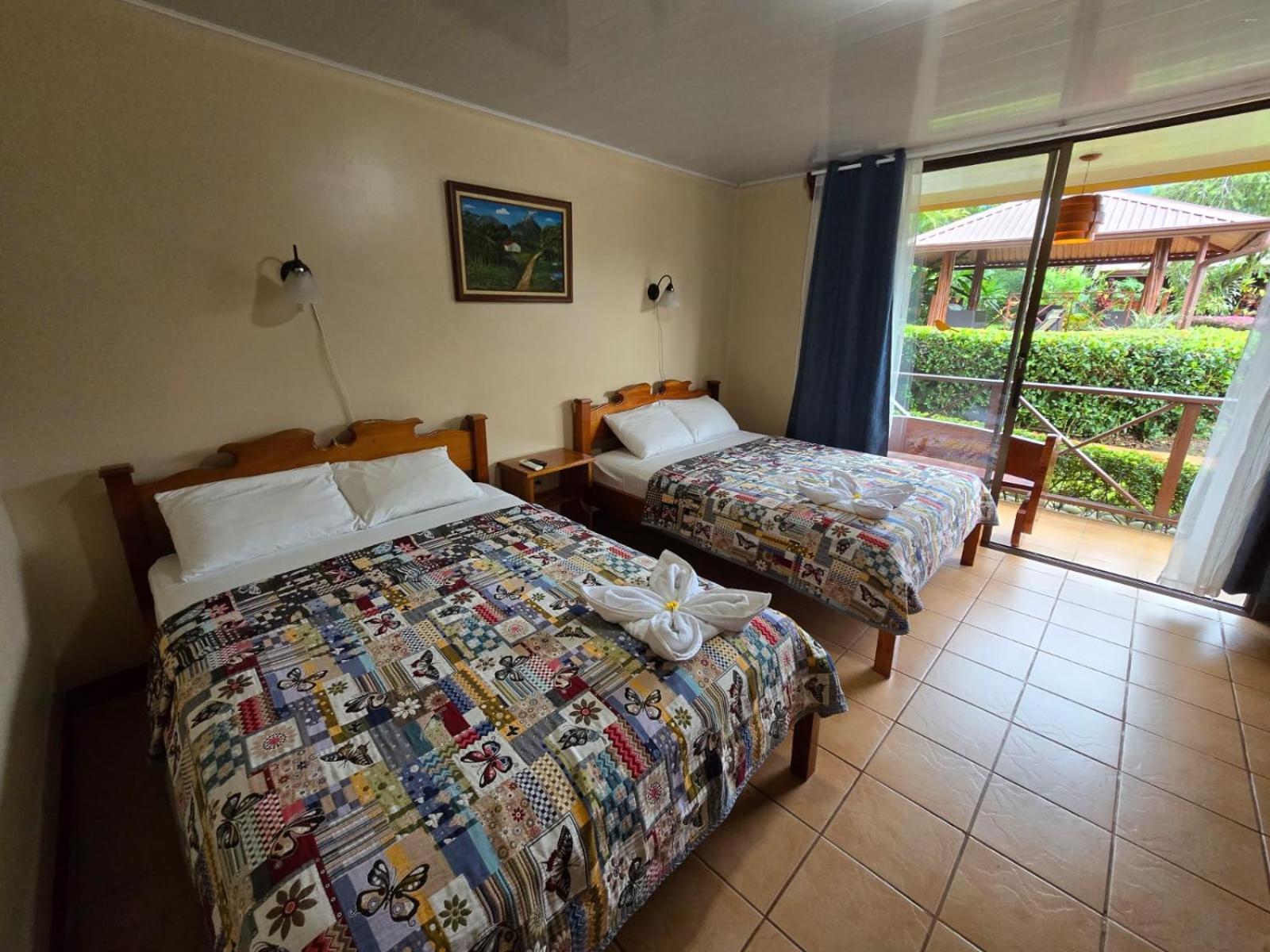 Hotel Iris Arenal La Fortuna Esterno foto