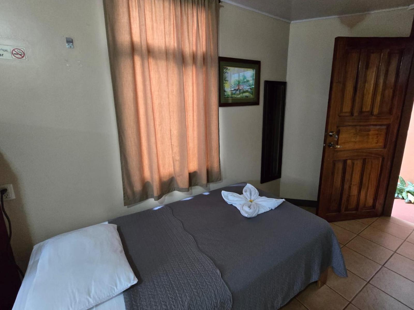 Hotel Iris Arenal La Fortuna Esterno foto