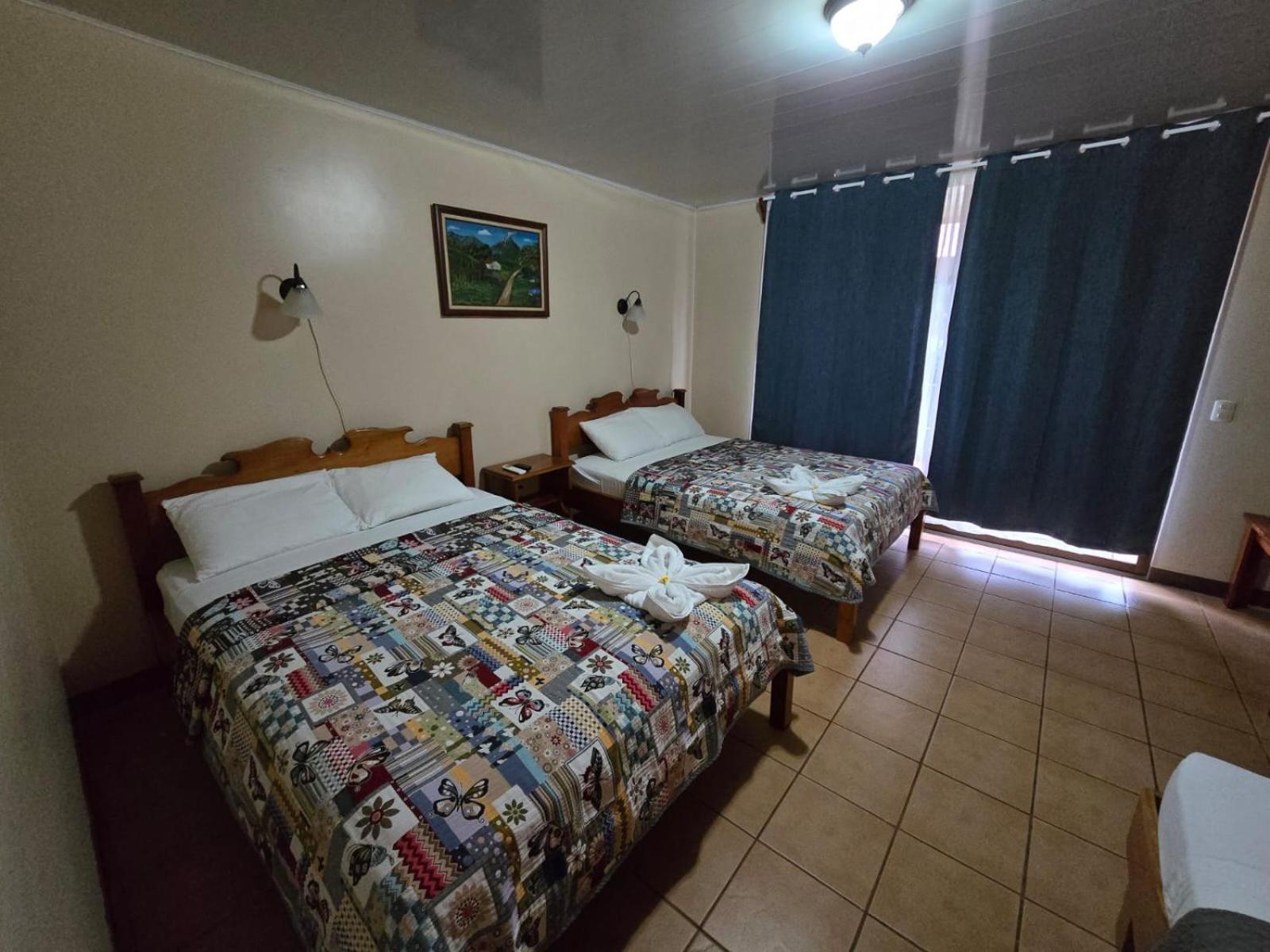 Hotel Iris Arenal La Fortuna Esterno foto