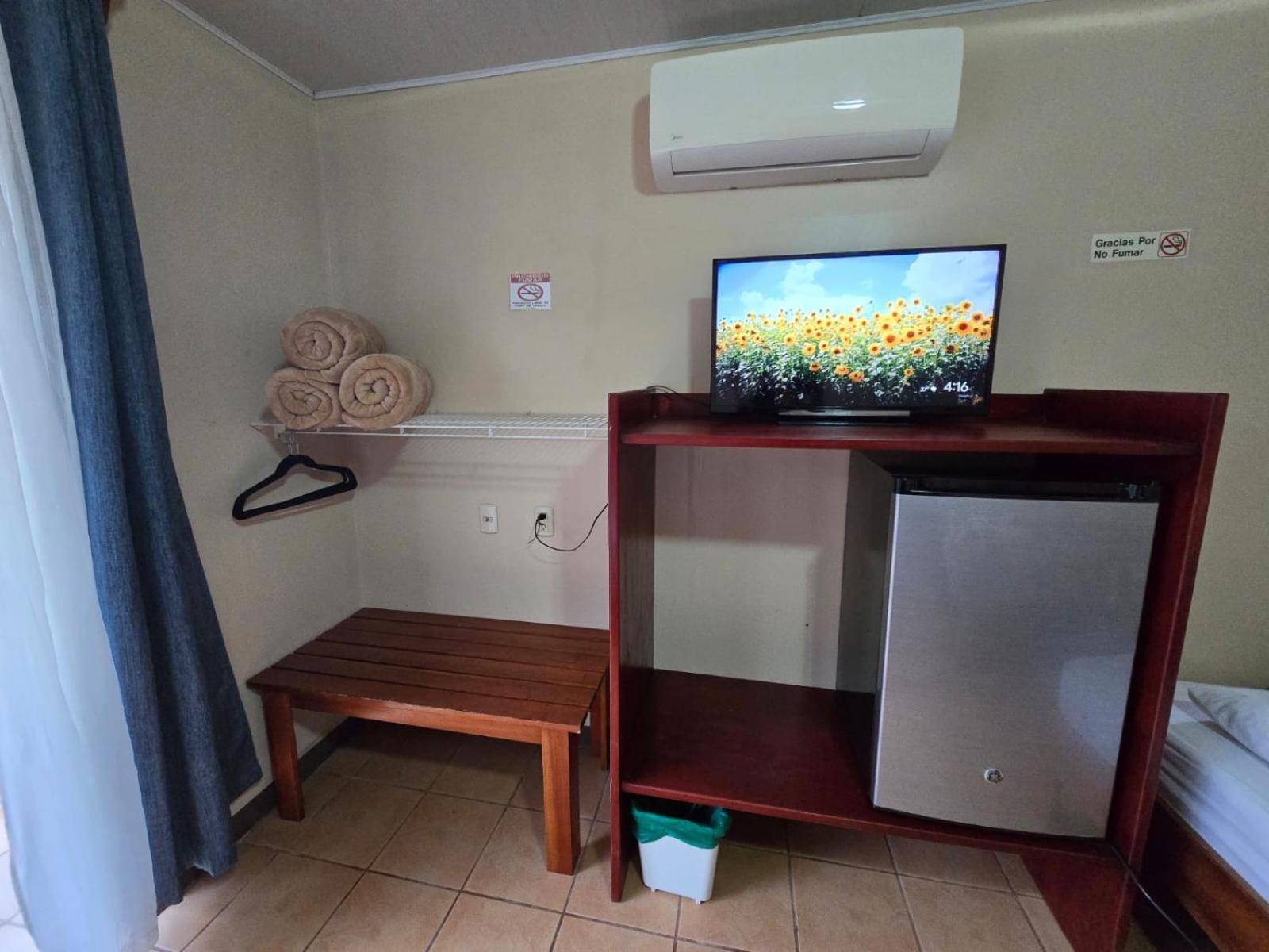 Hotel Iris Arenal La Fortuna Esterno foto