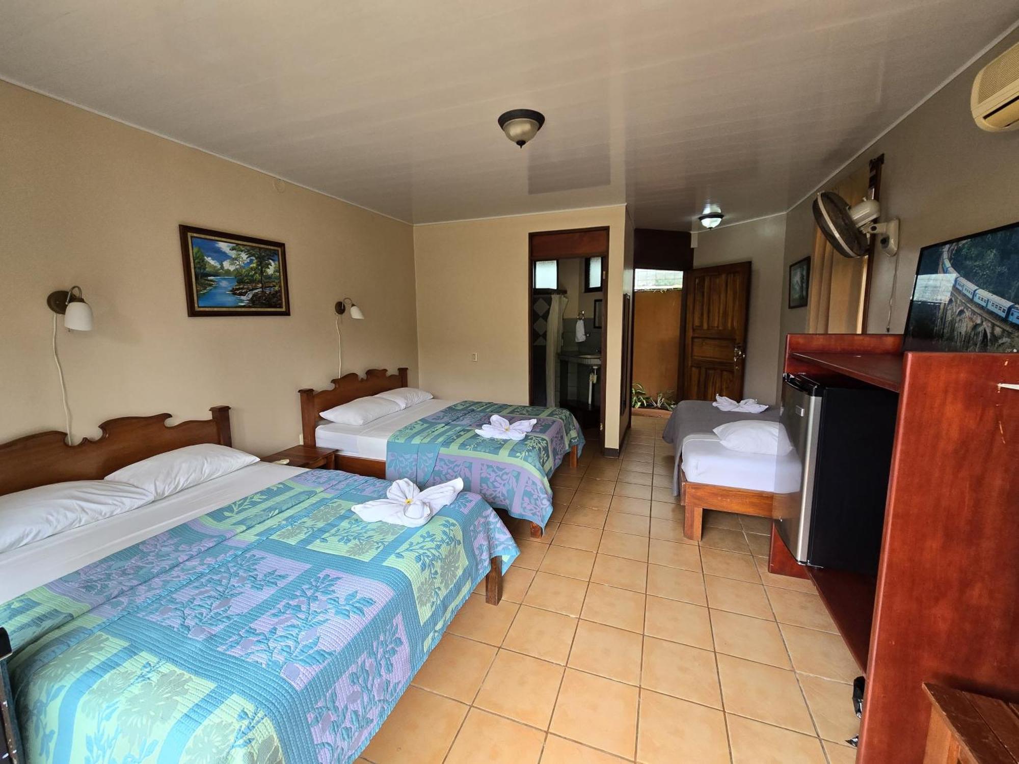 Hotel Iris Arenal La Fortuna Esterno foto