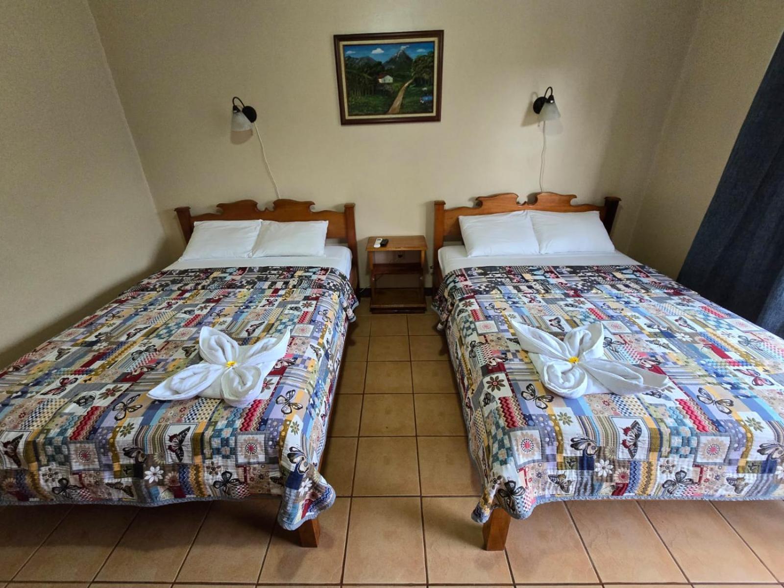 Hotel Iris Arenal La Fortuna Esterno foto