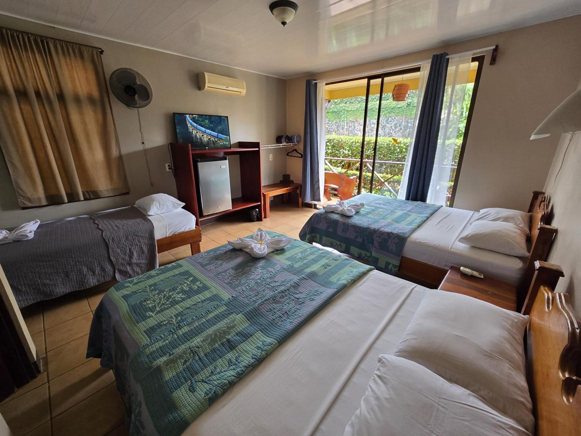 Hotel Iris Arenal La Fortuna Esterno foto