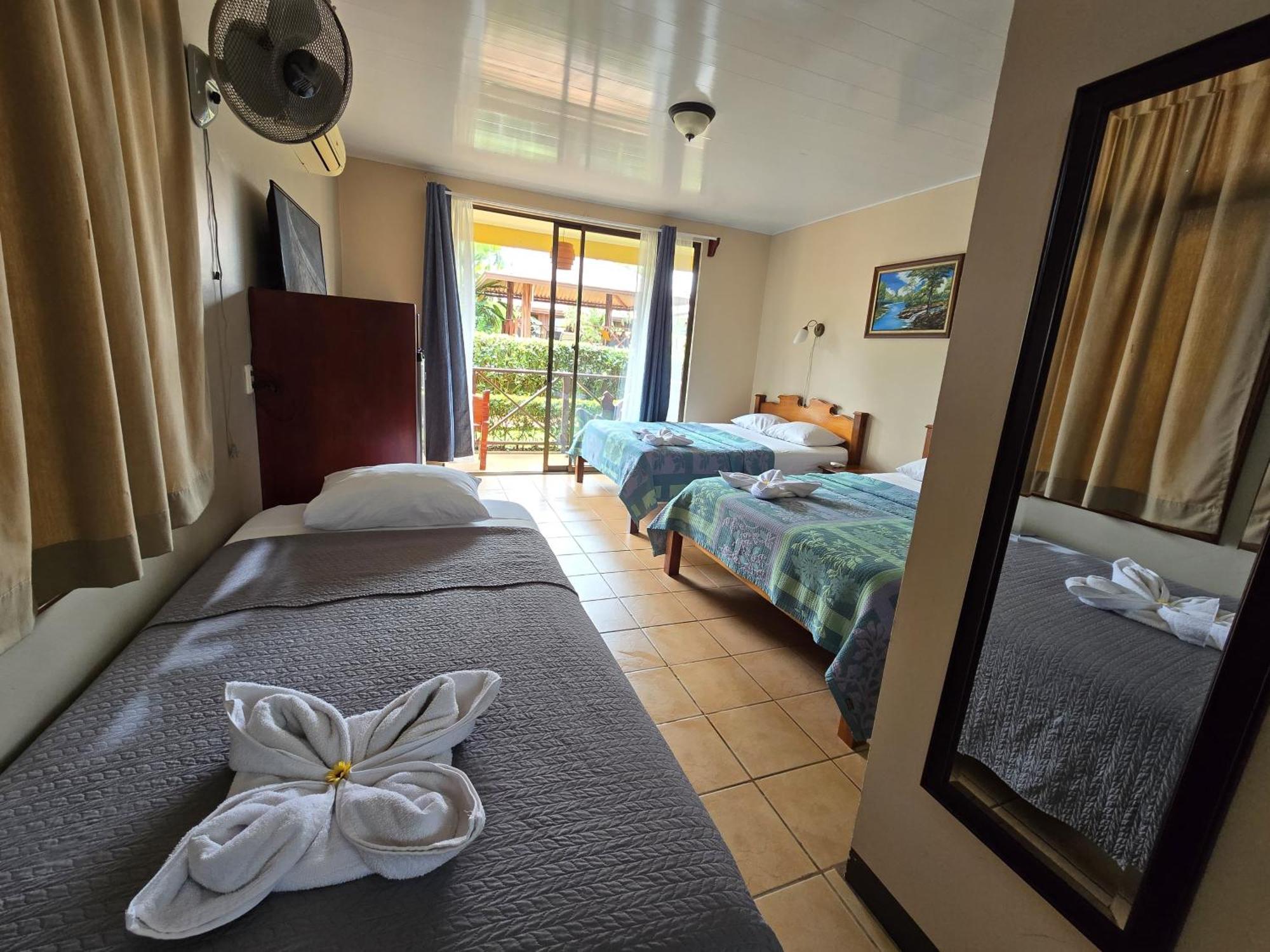 Hotel Iris Arenal La Fortuna Esterno foto