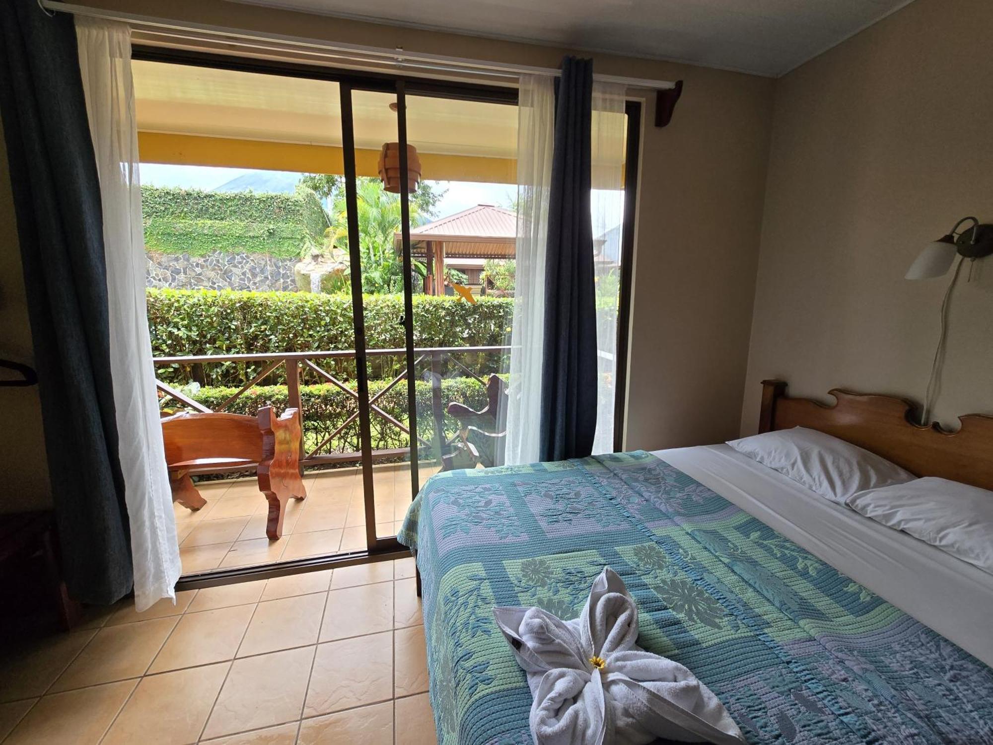 Hotel Iris Arenal La Fortuna Esterno foto