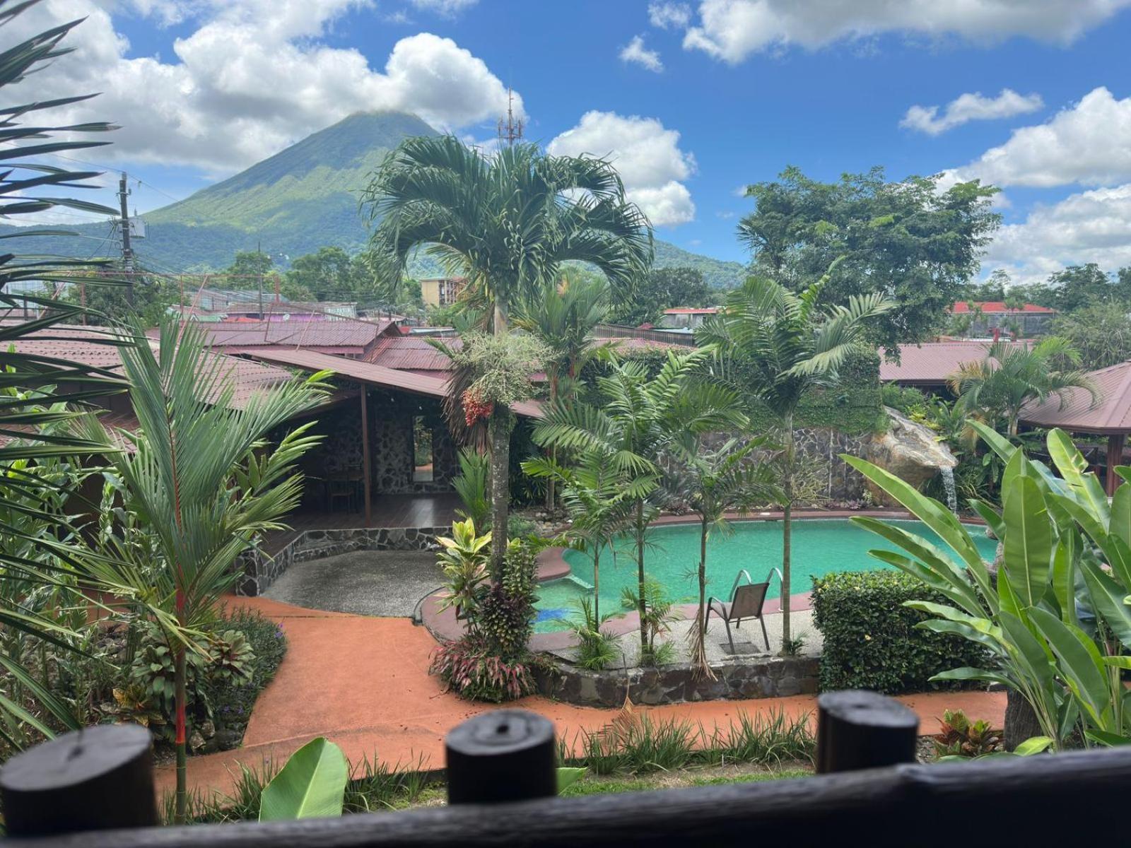 Hotel Iris Arenal La Fortuna Esterno foto