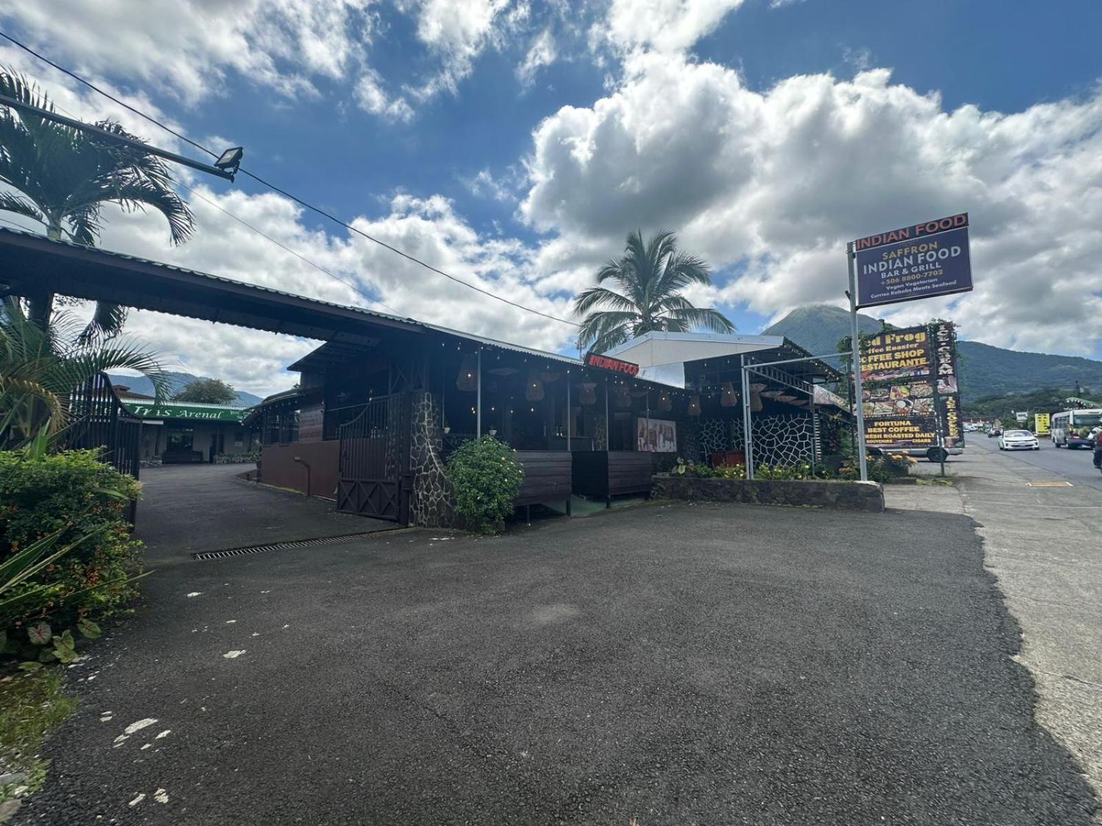 Hotel Iris Arenal La Fortuna Esterno foto