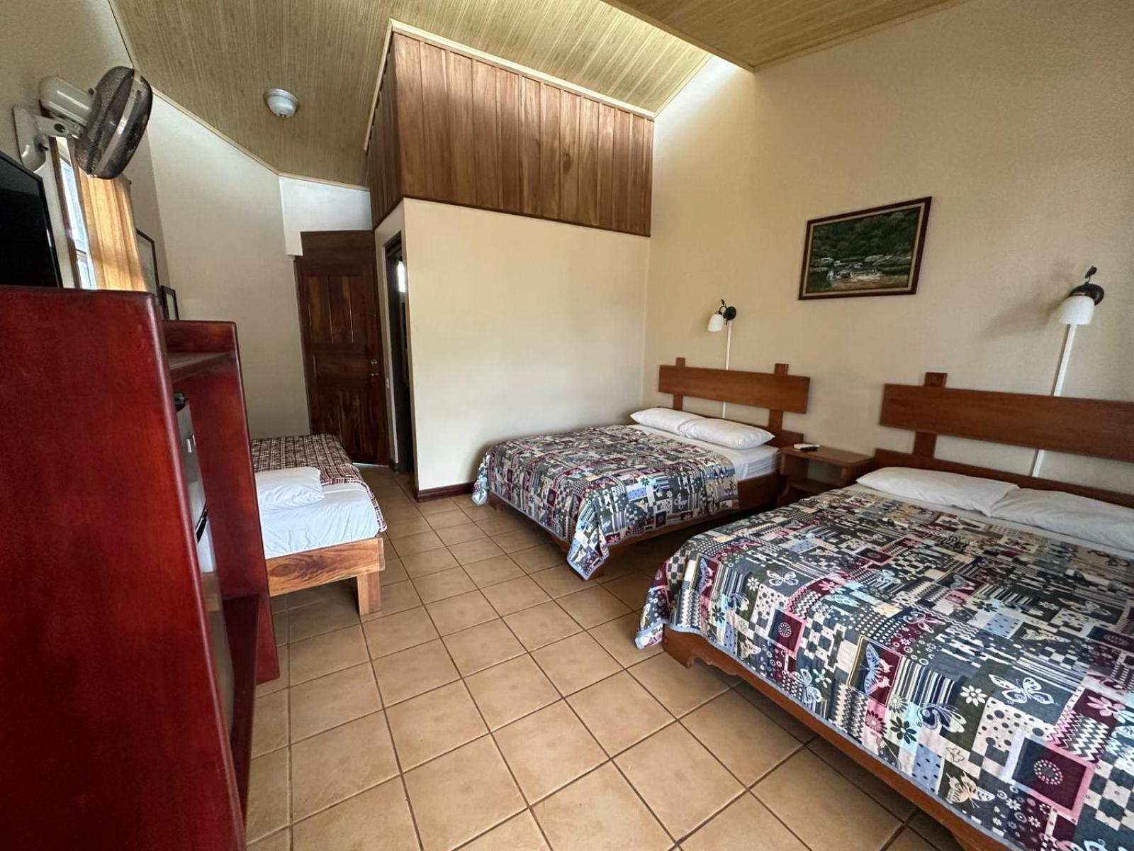 Hotel Iris Arenal La Fortuna Esterno foto