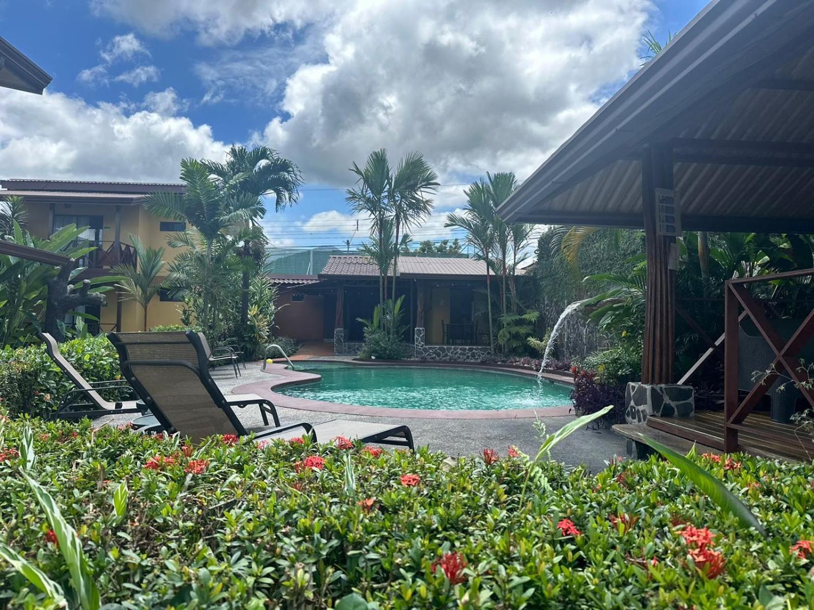 Hotel Iris Arenal La Fortuna Esterno foto