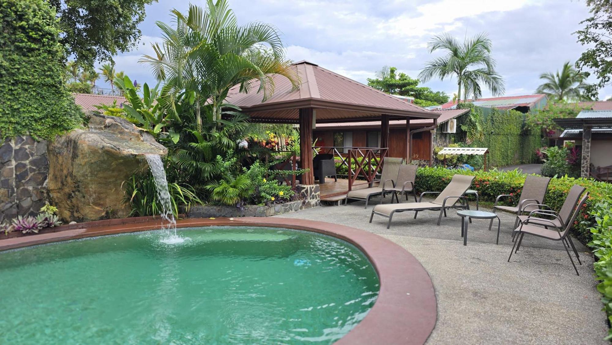 Hotel Iris Arenal La Fortuna Esterno foto