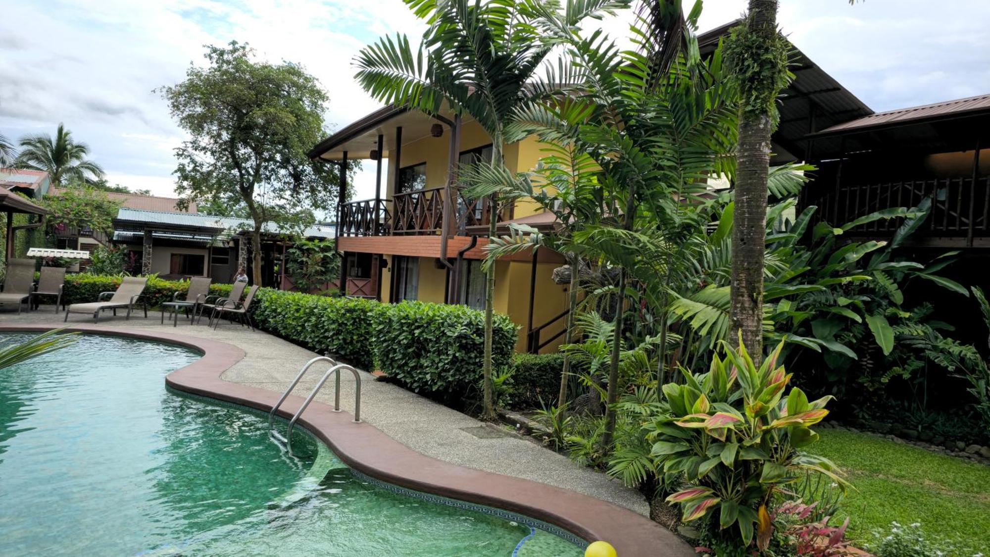 Hotel Iris Arenal La Fortuna Esterno foto