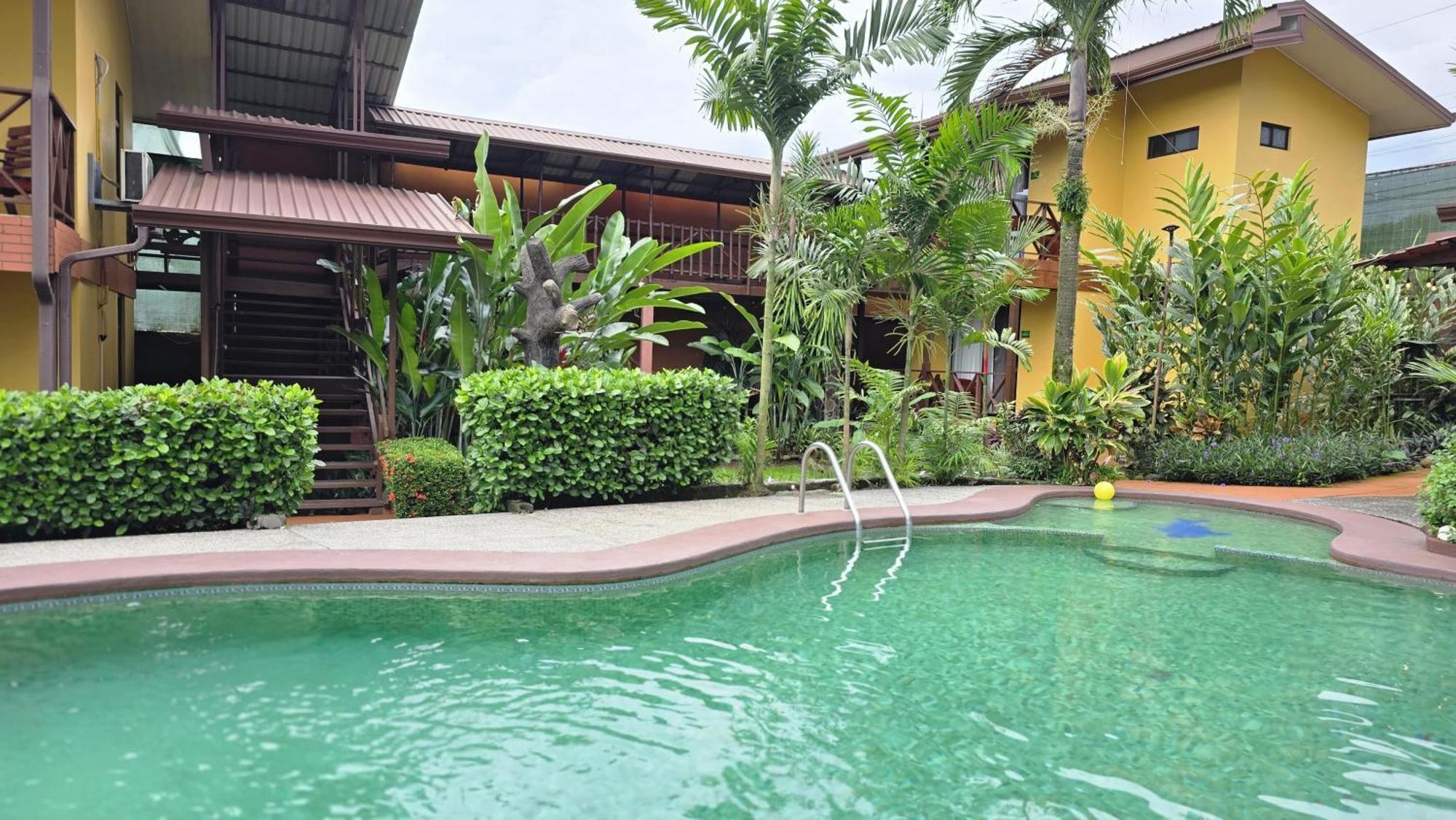 Hotel Iris Arenal La Fortuna Esterno foto